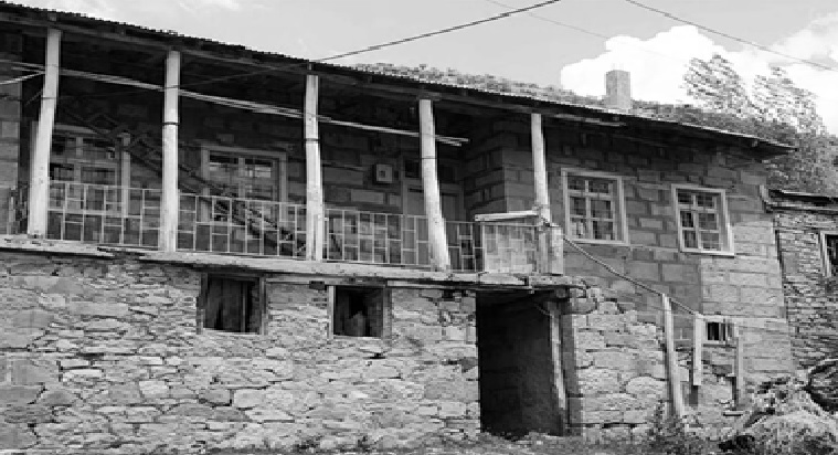 البيت الذي ولد فيه 17-12-1948 بقرية ناظمية بولاية تونغلي شرق الاناضول